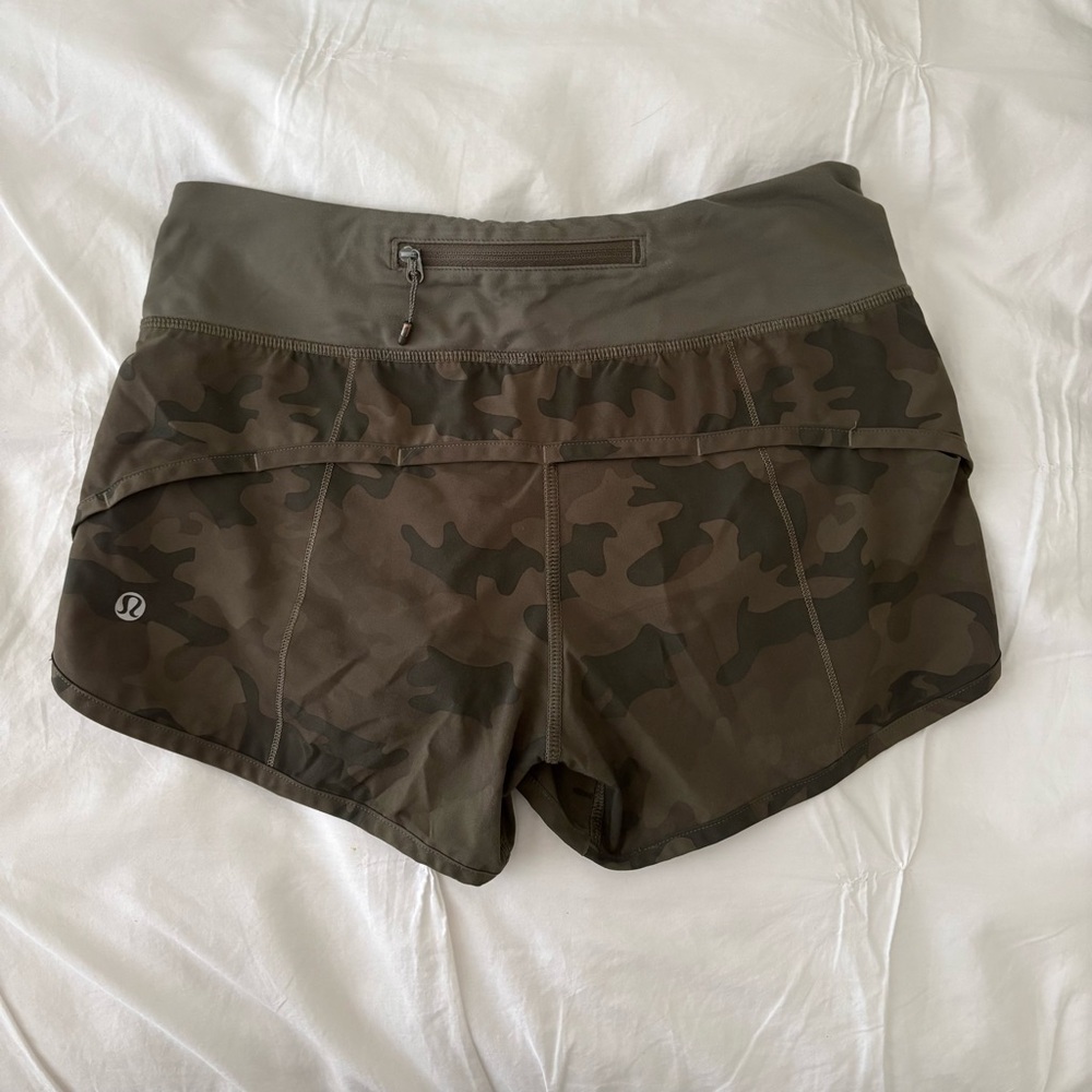 LULULEMON Women's Camo Athletic Shorts - Olive SIZE 2